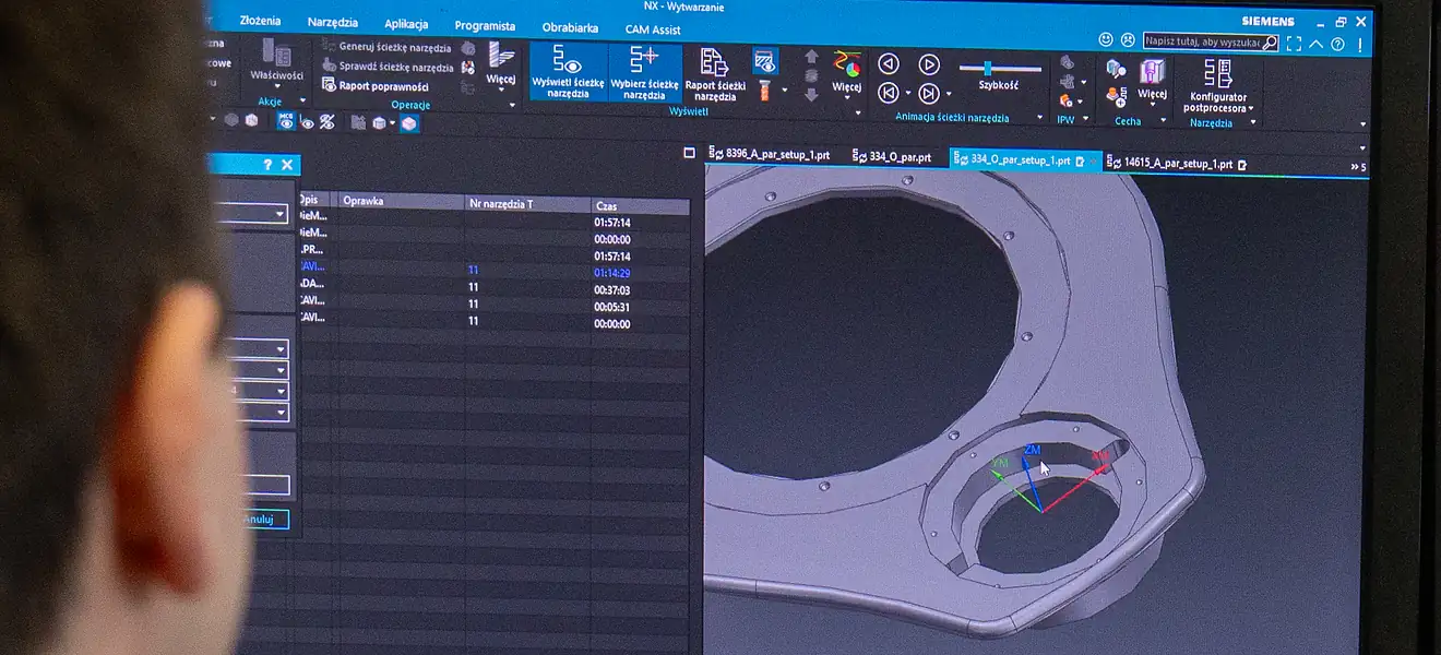 Model części w programie Siemens NX na ekranie komputera